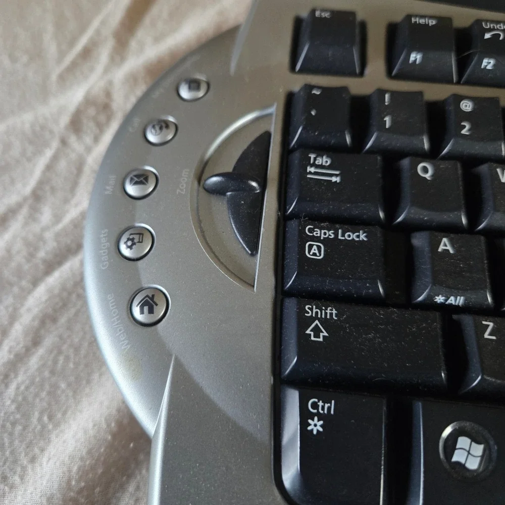 Microsoft Wireless Comfort Keyboard 4000 1045 Black Silver Ergonomic untested